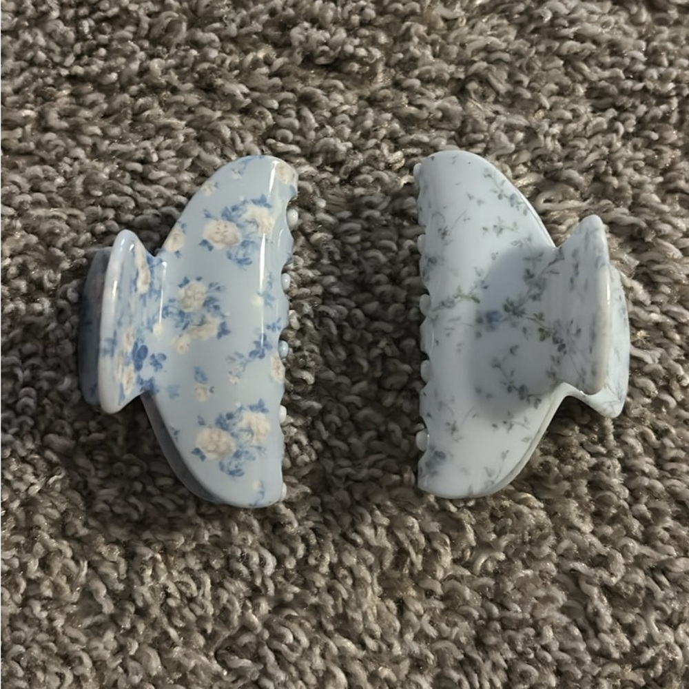 Loveshackfancy x Goody blue claw clips and pink makeup headband